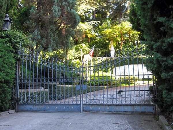 Porten till Playboy Mansion
